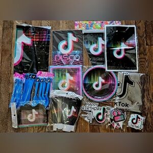 NIB TikTok Themed Party Supplies Set